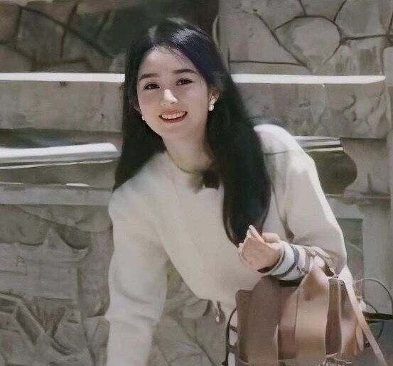 赵丽颖又被刷屏了？当妈妈以后脸真的会发光哦 谁会相信她33岁了