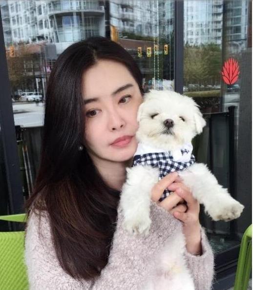 女神|53岁王祖贤撞上52岁邱淑贞,一岁之隔差距太大网友:童年女神