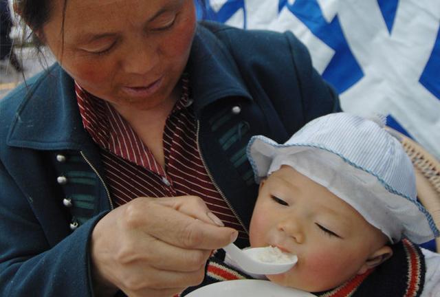 发育|儿科医师提醒宁愿孩子饿着,2种辅食也别给碰!当心孩子不发育