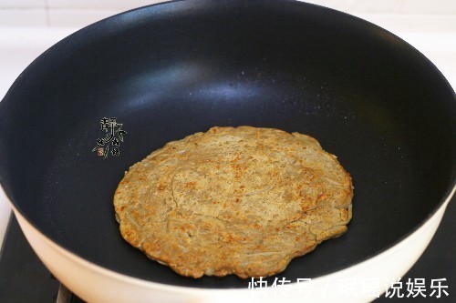 懒人早餐饼新做法,香甜柔软更护肝,老少皆宜,吃1口就忘不掉