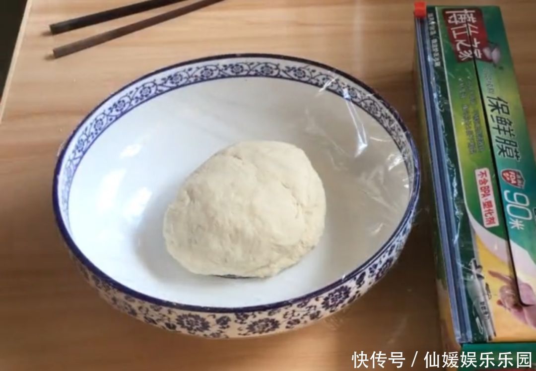  松软|红豆的另类做法，层层松软，营养又美味，隔三差五做给家人吃！