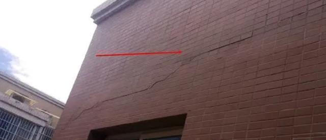 装修|男子买套房,装修公司一看直接吓跑,开发商房子没倒,不要找我