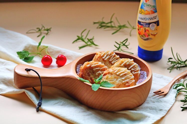 家里来客人就用这道菜来招待，外酥里嫩入口脆爽，做法也很简单