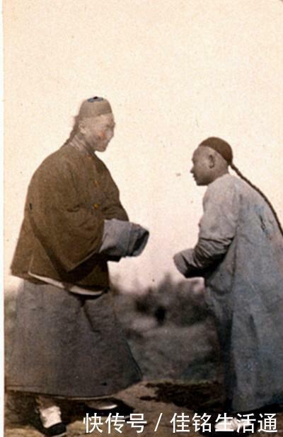 清朝|清朝罕见彩照： 看完图5终于知道为什么僵尸片都穿着官服了!