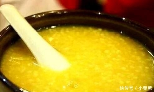 熬小米粥时，万万不可直接下锅，多加这1步，保证出油又好喝