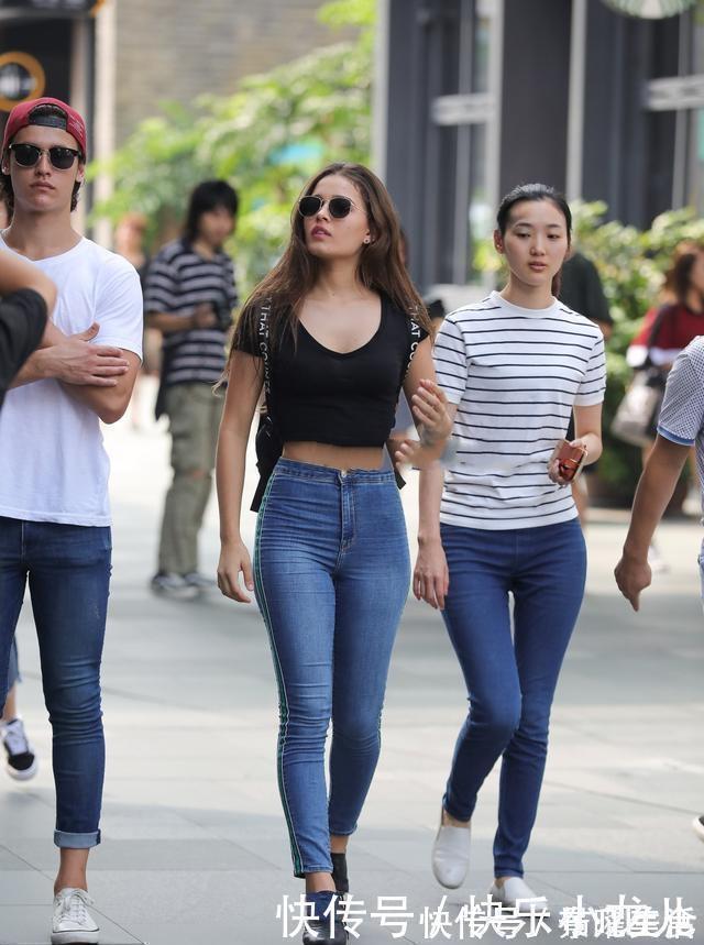 唐顿庄园 黑色性感上衣搭配黑色性感短裤,研究搭配,适合大家的搭配