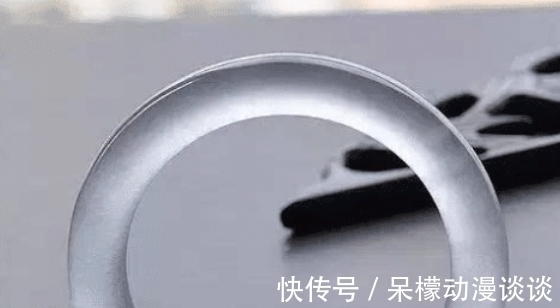 绿色|这种翡翠算什么样的档次？难道不是以绿色为尊吗？周韵带无色翡翠