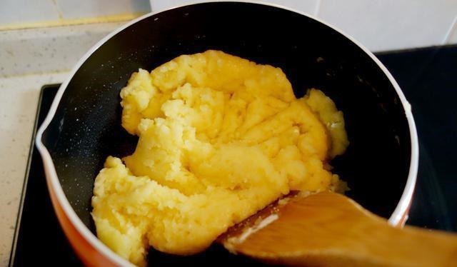 面粉别总做面条,试试做成甜点,入口即化,孩子特别喜欢吃