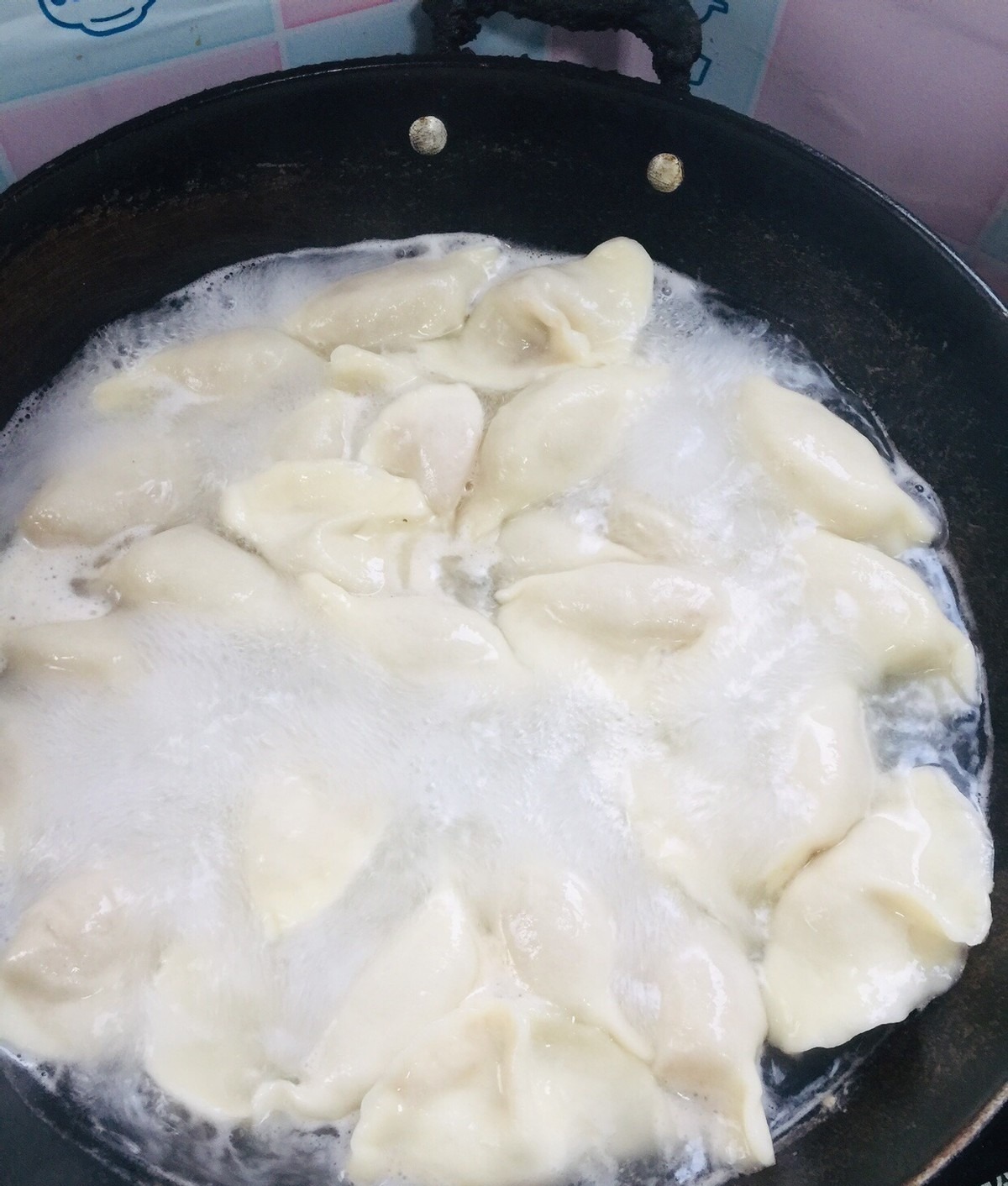 用茄子包饺子原来这么好吃,鲜美多汁还不油腻,比三鲜馅还好吃