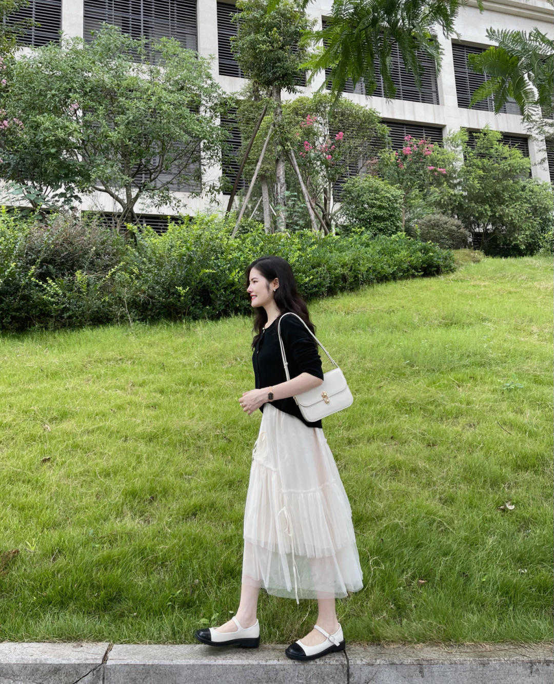 针织衫|胖女孩最关心的搭配来了,针织衫搭配半身裙时髦又精致,显高显瘦