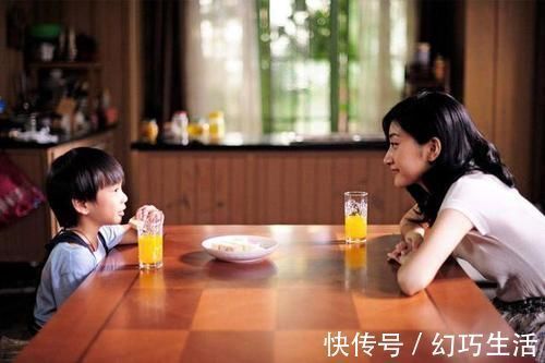 妈妈|1岁宝宝摔下床,妈妈的做法让奶奶直呼太冷血!医生却说:做得对