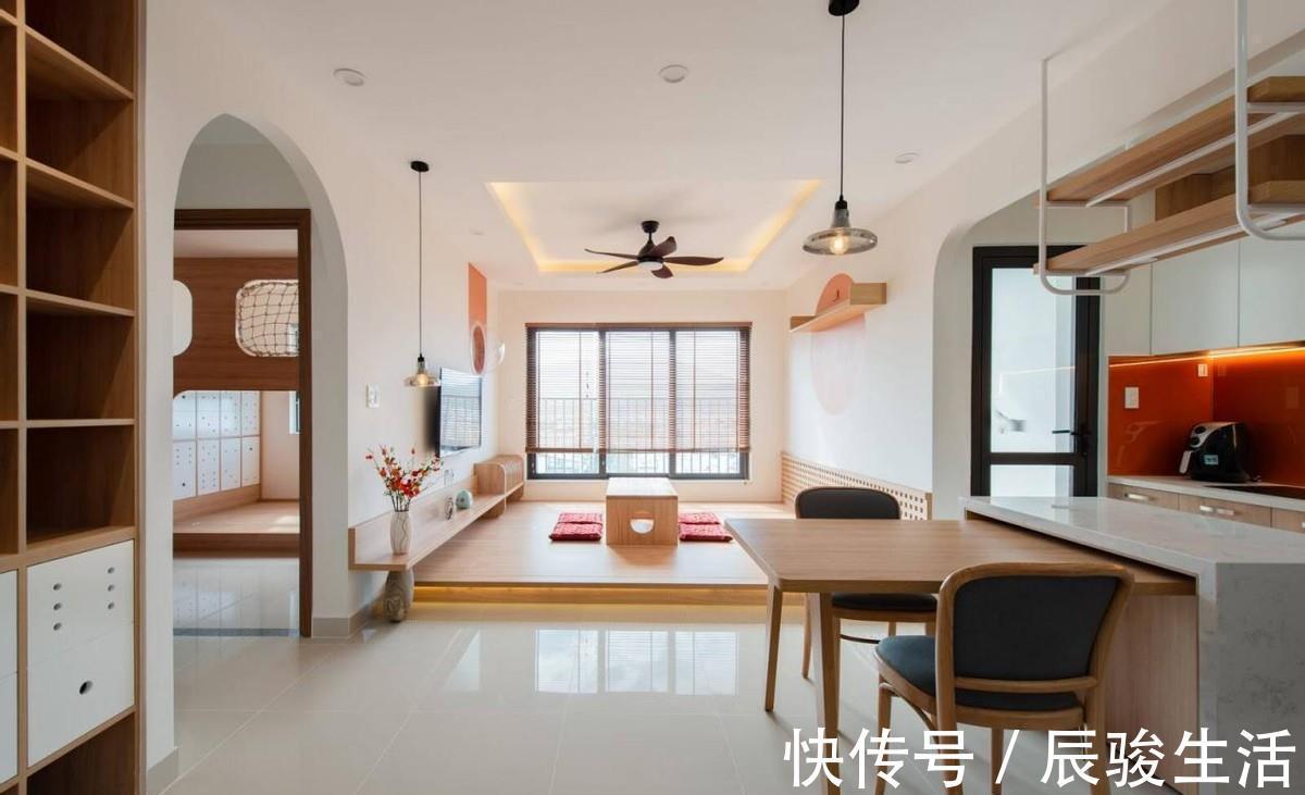 客厅|78㎡“去客厅化”，扔掉沙发靠墙打5cm高地台，一家5口越住越宽敞