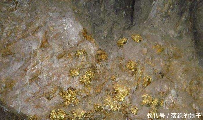 满地|全球最“尴尬”的金矿,满地黄金无人挖,淘金者怒哄:你去试试!