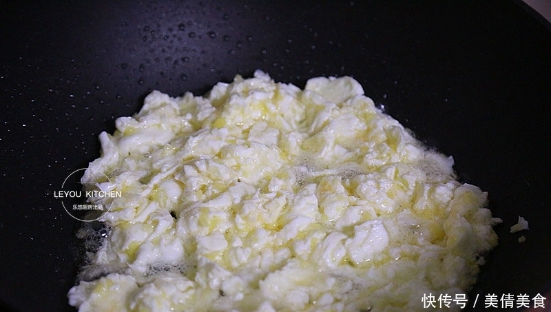 5个鸡蛋、1块姜,花几分钟时间,炒出螃蟹味,又鲜又美