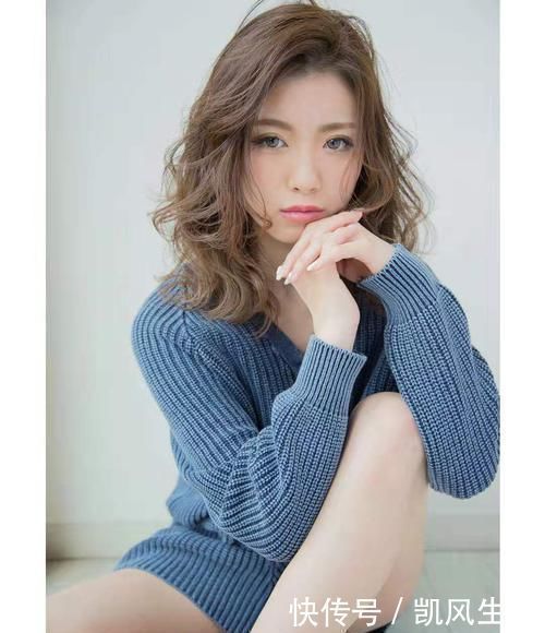 羊毛卷|羊毛卷已经“失宠”，今年流行这种发型，减龄又洋气满满高级感