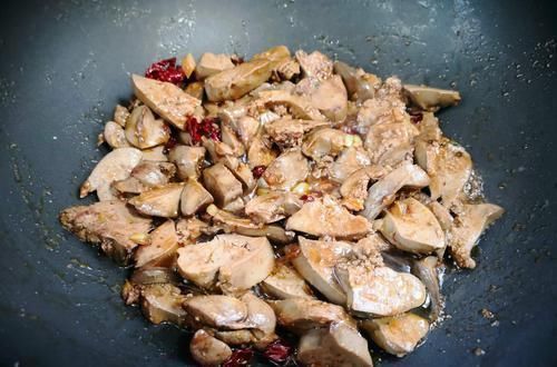 尖椒|再穷也要吃这肉,比猪肉有营养,几块一斤,孩子吃补血还明目