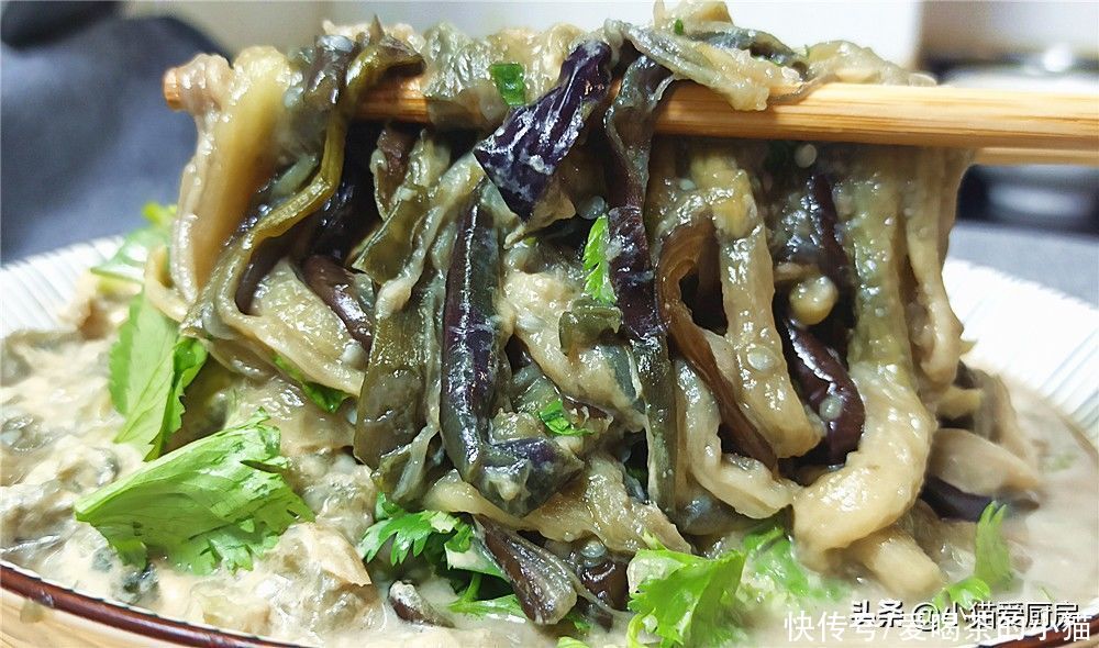 大蒜|茄子别再炒着吃了,试试这道手撕茄子,既开胃又解馋,好吃又下饭