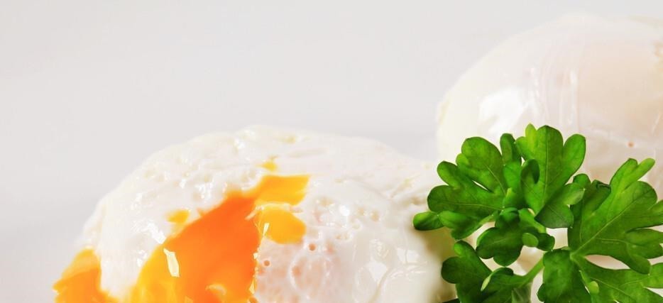 水煮荷包蛋，被直接开水下锅，牢记3个小技巧，圆润好看不散花