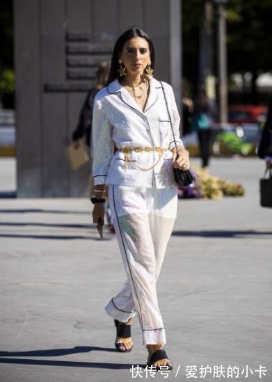 气质|初秋的时尚感,来自于一条腰带,普通的穿搭加上它气质又好看