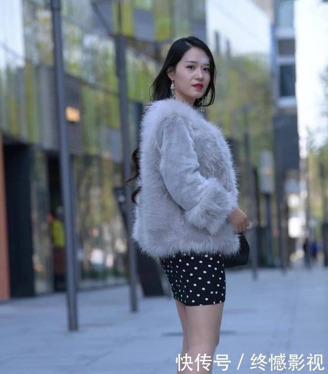 连衣裙提升气质与魅力,尽显年轻魅力