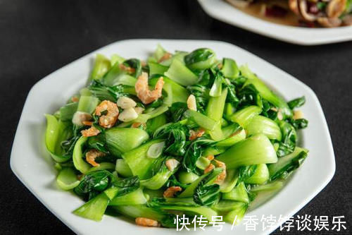 青菜|炒绿叶菜，直接下锅可不行，记住2个窍门，出锅翠绿入味不出水