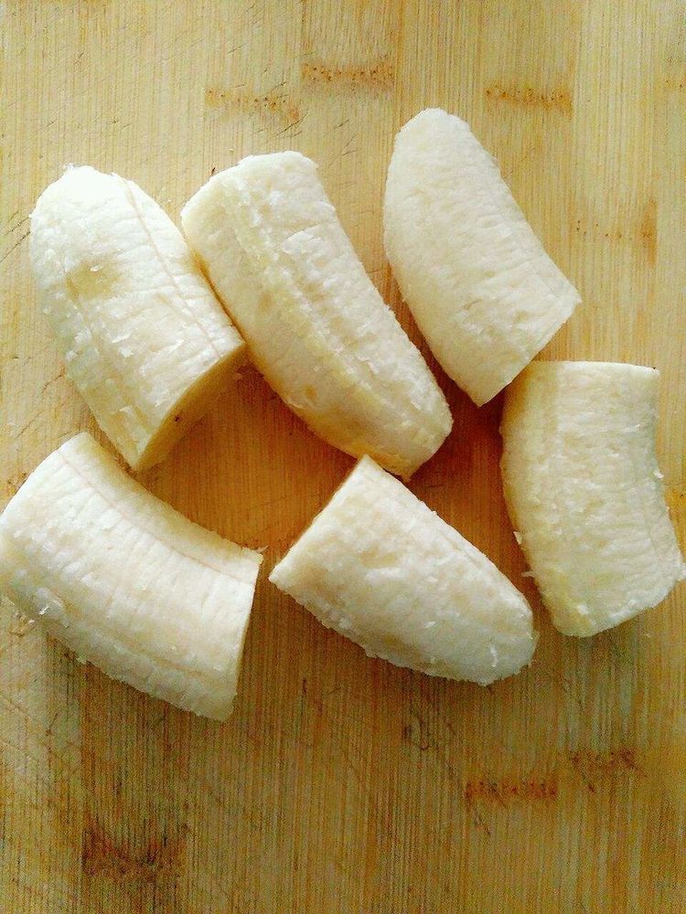 香蕉和鸡蛋搭配,教你做简单的香蕉糕,外脆里香,孩子们喜欢吃