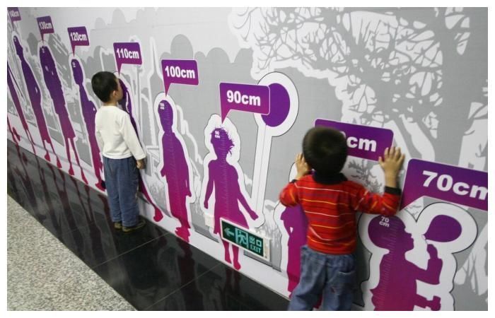 儿科医生|8岁男孩缺钙停止发育,身高仅1米,儿科医生怒斥:这类食物别再纵容娃吃