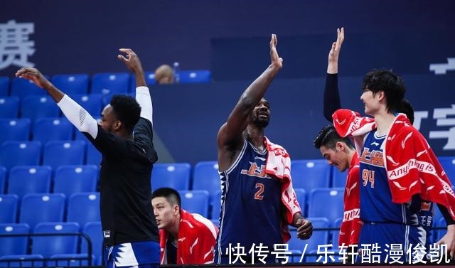 篮板|老冤家聚首,马布里李春江球员通道险些大打出手,篮协将追加处罚