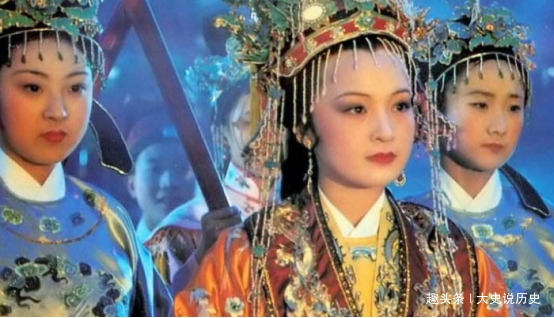 贾宝玉$《红楼梦》她看似很疼自己孩子，实际跟儿子没丝毫感情，悲哀！