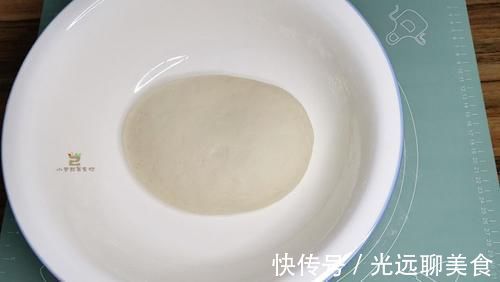 无论烙什么饼,和面时多加一种料,烙出的饼酥脆松软,凉了也不硬