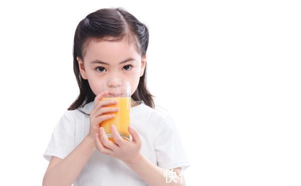 补充蛋白质|7月是孩子生长发育好时节,宝妈制作辅食要注意:有些食物不可吃