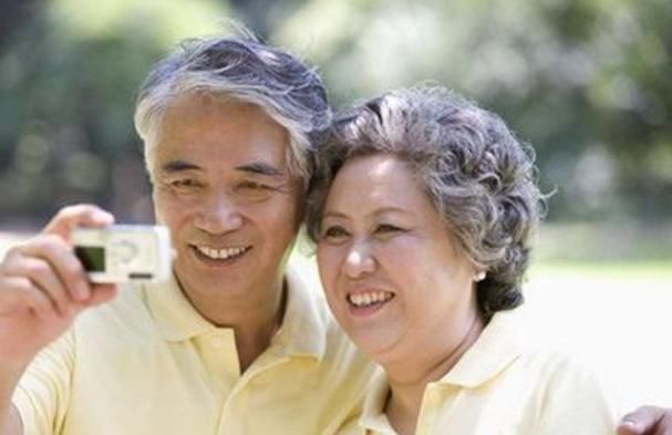 白头发|不论男女，过了55岁，如果有4种表现，恭喜，长寿的可能性较大