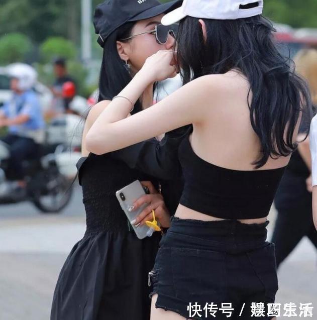 露肩装|黑色挂脖露肩装搭配黑色小短裤，清凉迷人，尽显大长腿