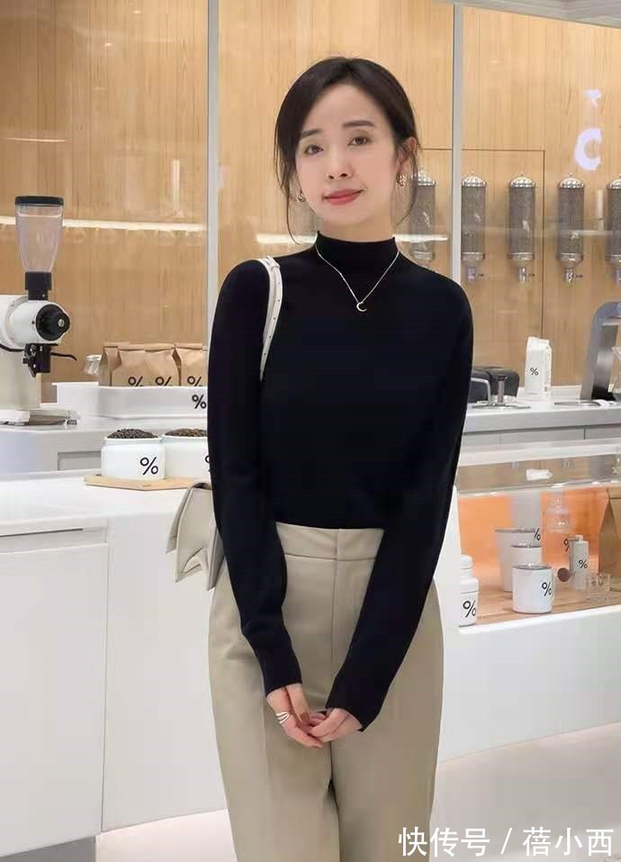 高领|会打扮的女人,都喜欢这样穿“半高领毛衣”,优雅保暖又提气质