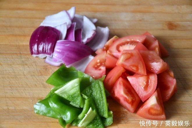 做番茄牛腩,直接煮就错了!多加30克它,牛腩更入味,汤汁更浓郁