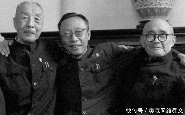 尿壶|溥仪晚年游览故宫,恰巧看见导游在介绍花瓶,溥仪:那是尿壶