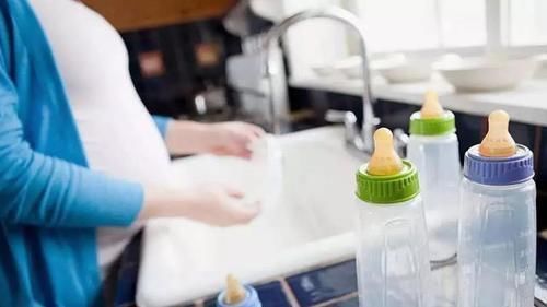 婆婆|开水烫奶嘴很“敷衍”,这样做父母太天真,无形中给宝宝造成伤害