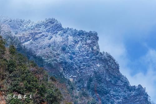 界河|卧龙关冰瀑，号称完爆虎牙，只因这里生活着大熊猫和雪豹吗