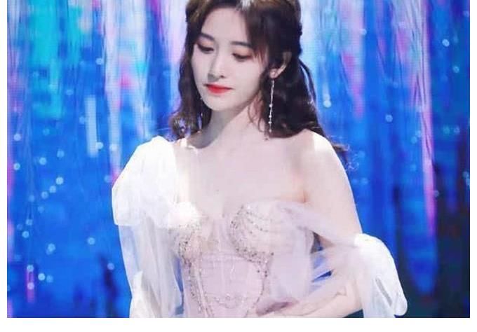 陈语嫣|段林希：快女夺冠后，3年时间赚了200百万，现如今月薪8千租房住