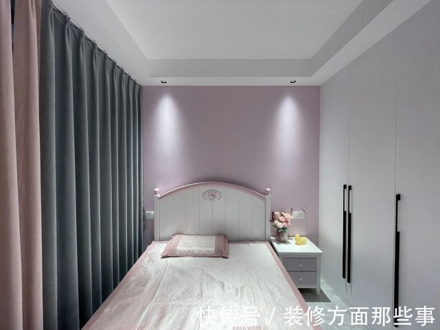 灯光|104平四口之家,客厅激光投影太过瘾,整柜的手办太壮观