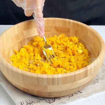 肉松|金沙咸蛋黄肉松月饼