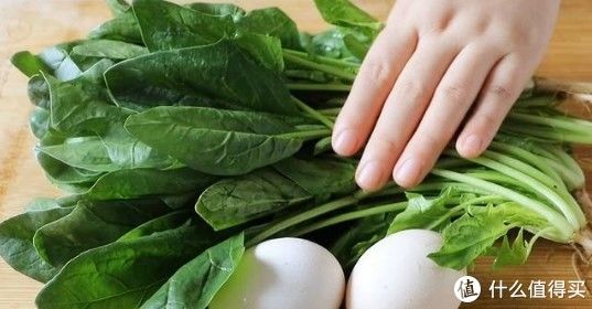 菠菜学会这样做，家里有不吃青菜的孩子都喜欢，营养美味，真解馋