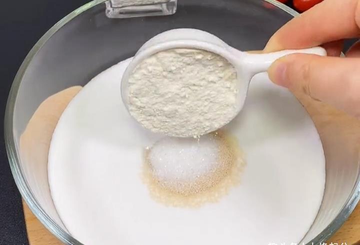 不用牛奶不用蛋，冬天喜欢吃的小点心，香甜可口，自己做挺简单