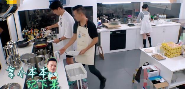 赵丽颖《中餐厅》暴露生活坏习惯，多次晚起床，房间邋遢衣物乱放