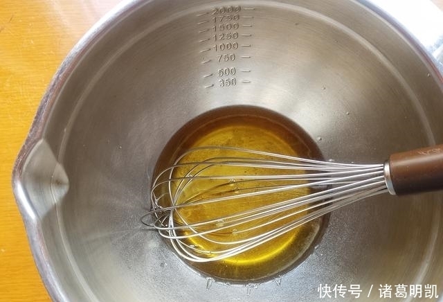 蛋黄|广式月饼还是喜欢这配方,蛋黄油润咸香,饼皮松软可口,味道大赞