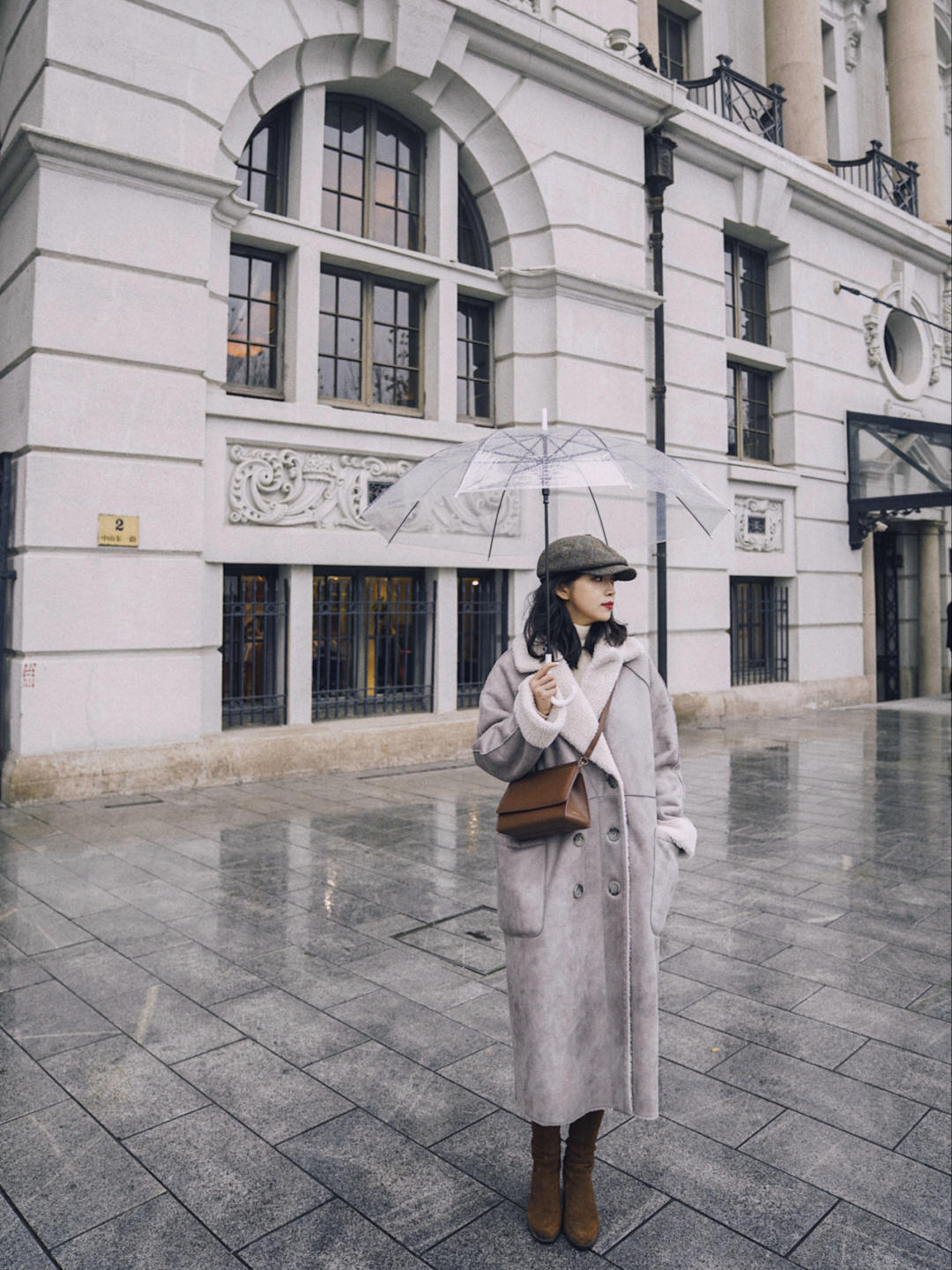 质地 “皮毛一体外套”又火了,这几种搭配保暖又帅气,普通人也能驾驭