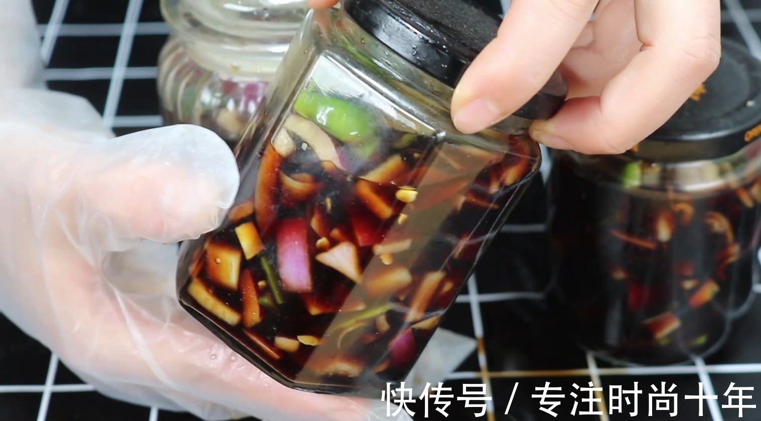 容器|洋葱是个宝，一次做3瓶，80岁奶奶每天都吃，身体棒，睡眠好