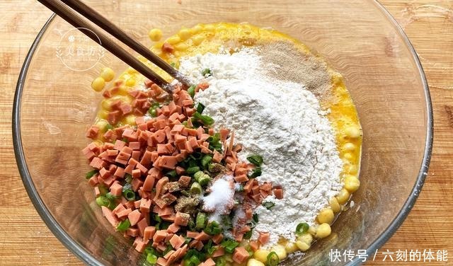 我家玉米从不煮着吃,加3个鸡蛋,不用蒸不用炒,出锅孩子抢着吃