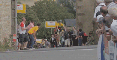 |搞笑GIF:为了宝宝健康的成长,这也是花费很大