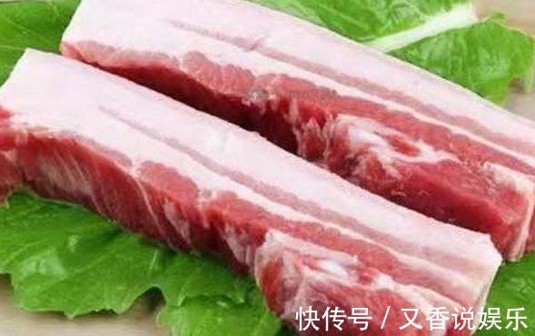 做红烧肉时，先放盐还是先放糖顺序搞错，所以不好吃